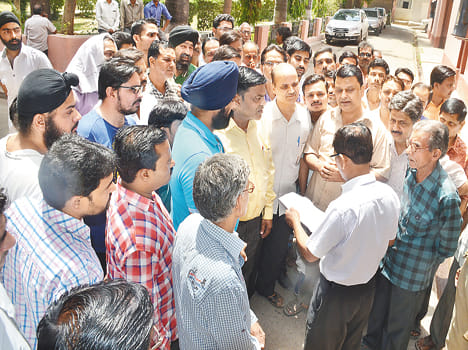 traders raised voice in against of enchrochment