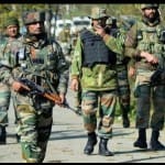 मुठभेड़ के दौरान मोर्चा संभाले सेना के जवान
