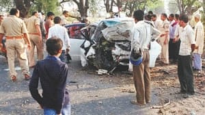8 die in accident 