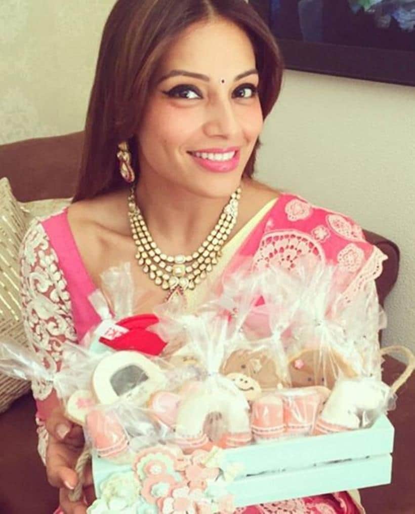 Bipasha Basu rubbishes rumours of Salman Khan gift
