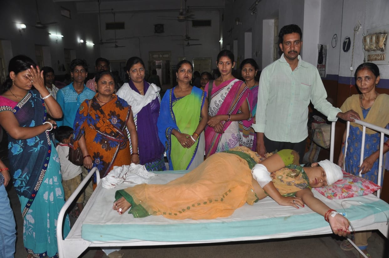 chain snetching with a teacher, injured