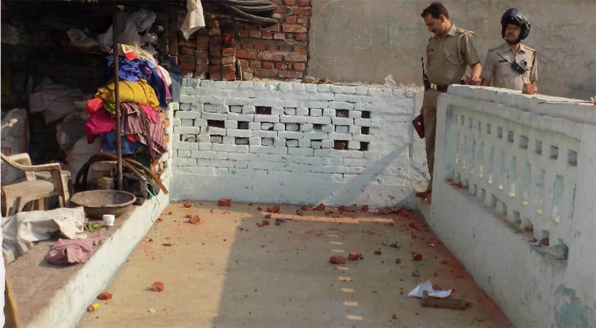 again clash in hathras, three injured