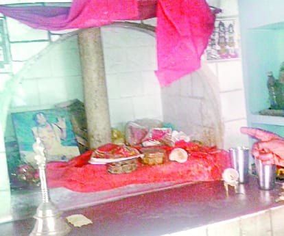 Idols stolen from temple in Raebareli.