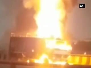 ट्रक में लगी आग