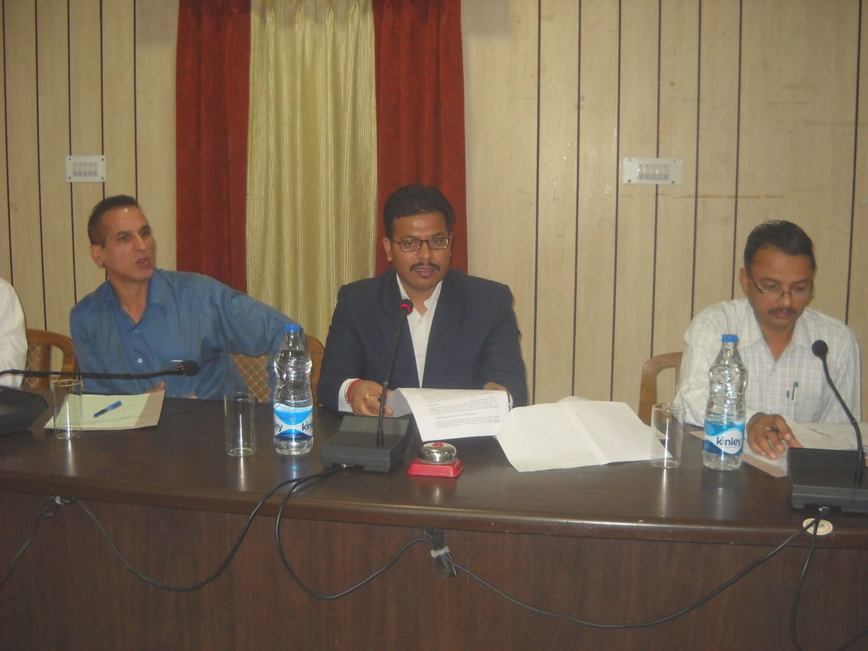 vechile stopped in chamba city