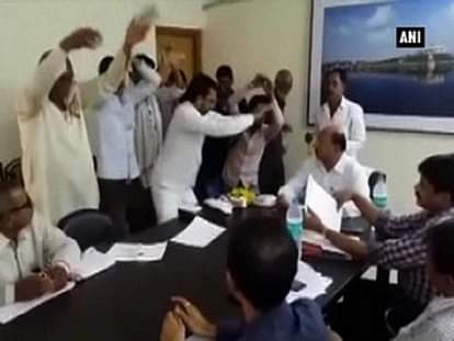 To protest against PWD officials’ apathy, Buldhana locals perform ‘Nagin dance’ 