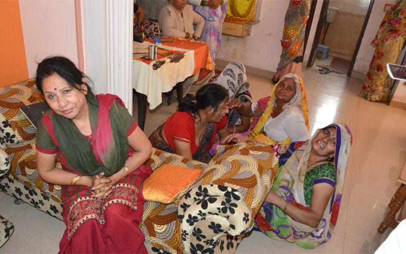 factory owner suicides with family in mathura
