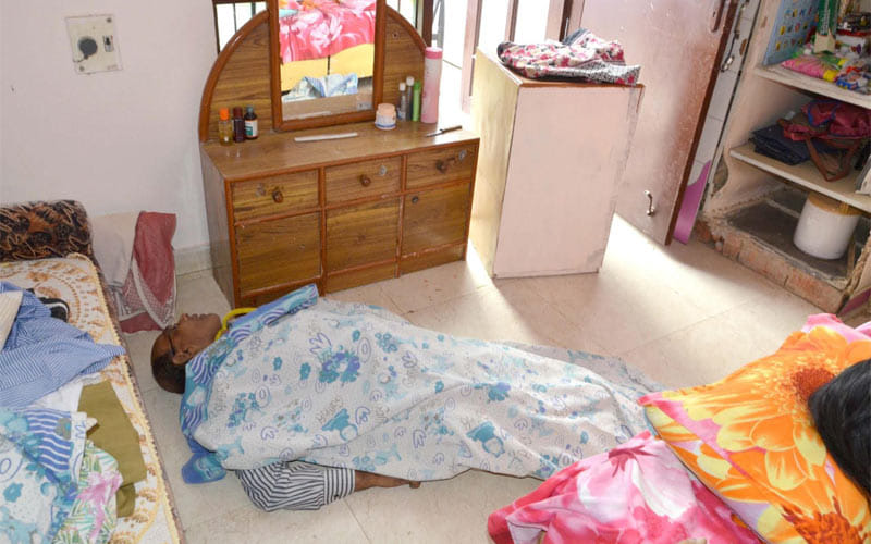 factory owner suicides with family in mathura