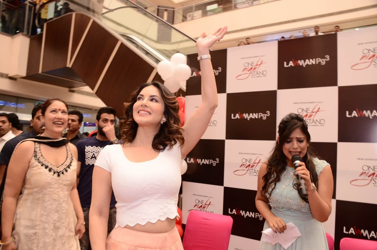 Sunny Leone goes fatty, seen in Delhi