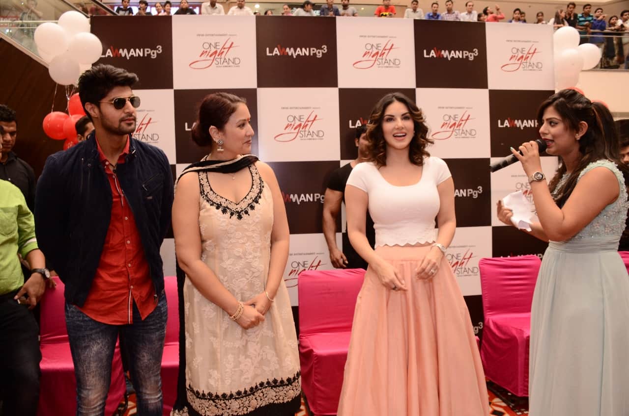 Sunny Leone goes fatty, seen in Delhi
