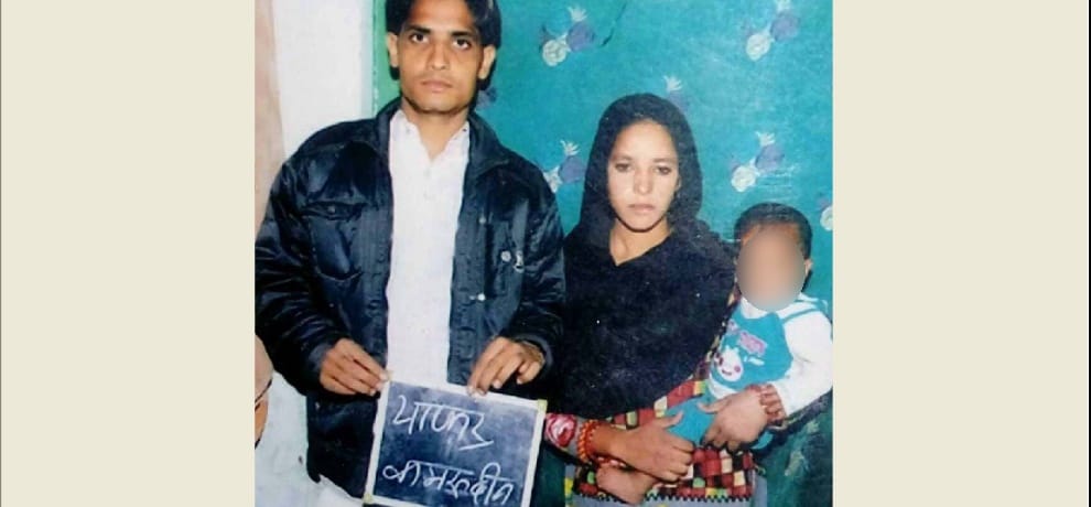 wife kills husband with 6 help of lover and hang his dead body in house