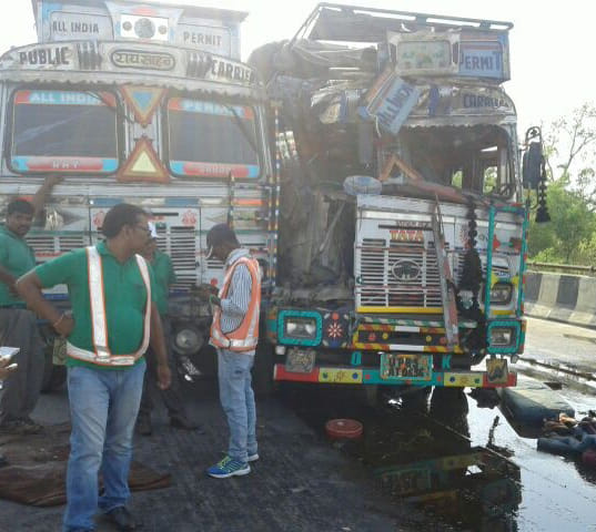 Two trucks collided with each other, three injured