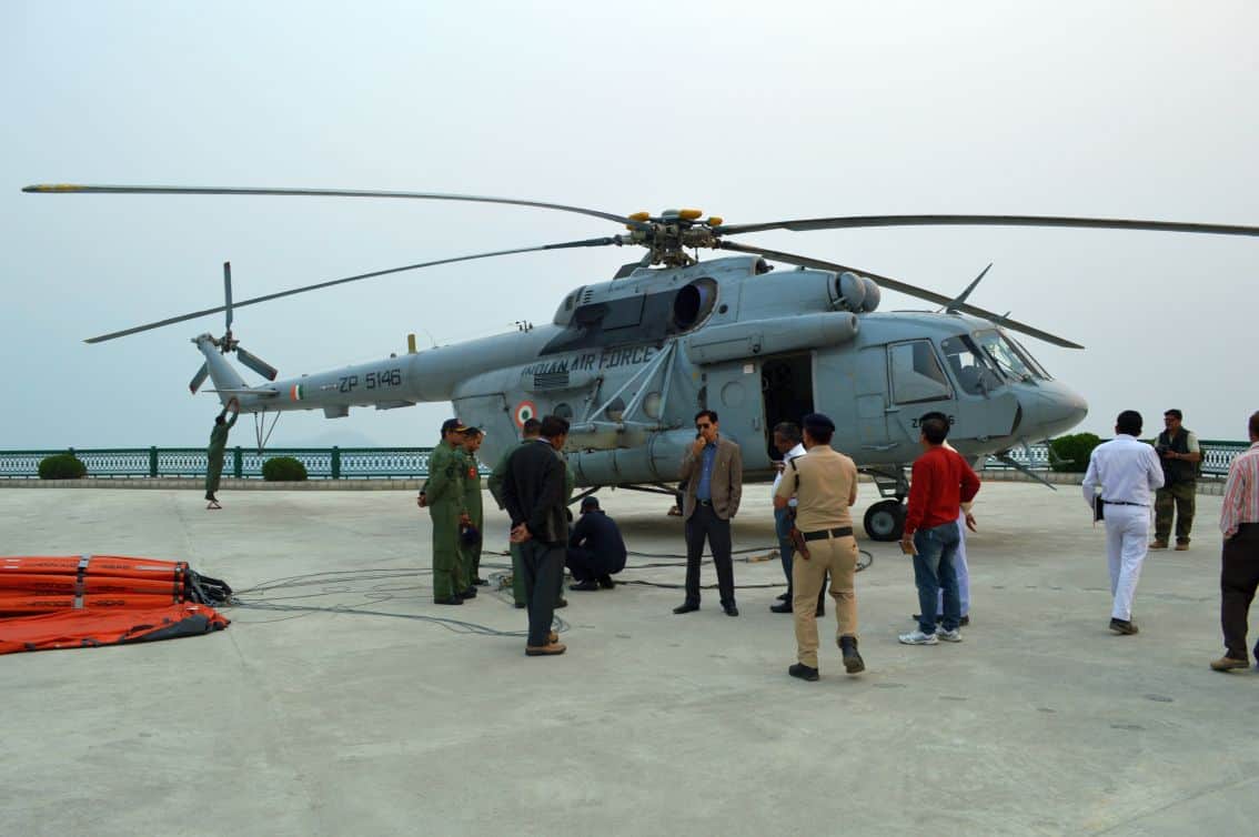 air force helicopter MI 17 to control fire in uttarakhand forest.