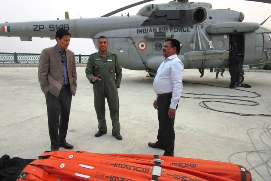 air force helicopter MI 17 to control fire in uttarakhand forest.