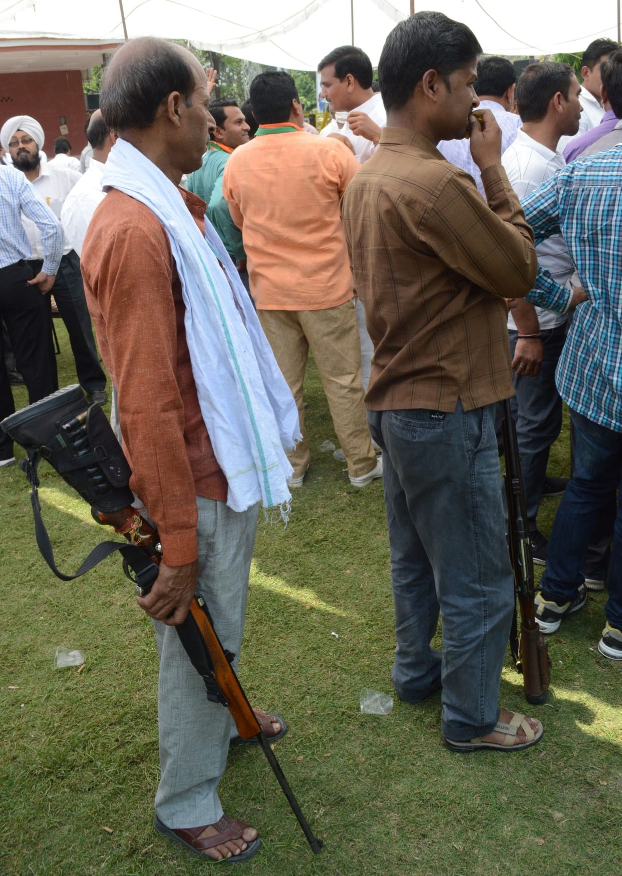 The weapons were in the hands, ripped Conduct