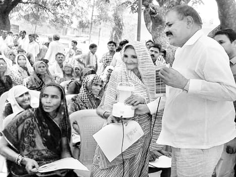 SP leaders and relief packages distributed solar lamps