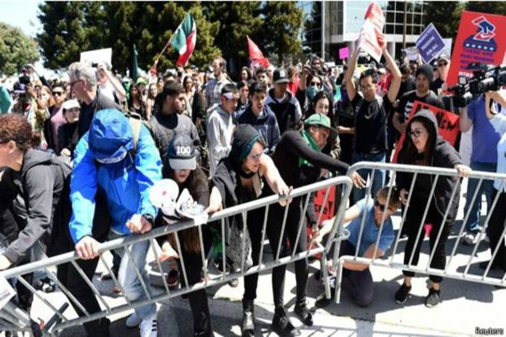 donald trump speech delayed by protesters in california