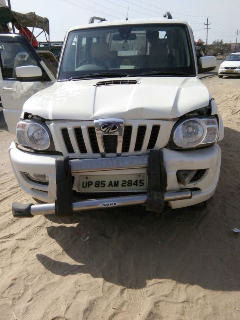 mp hemamalini escaped in accident