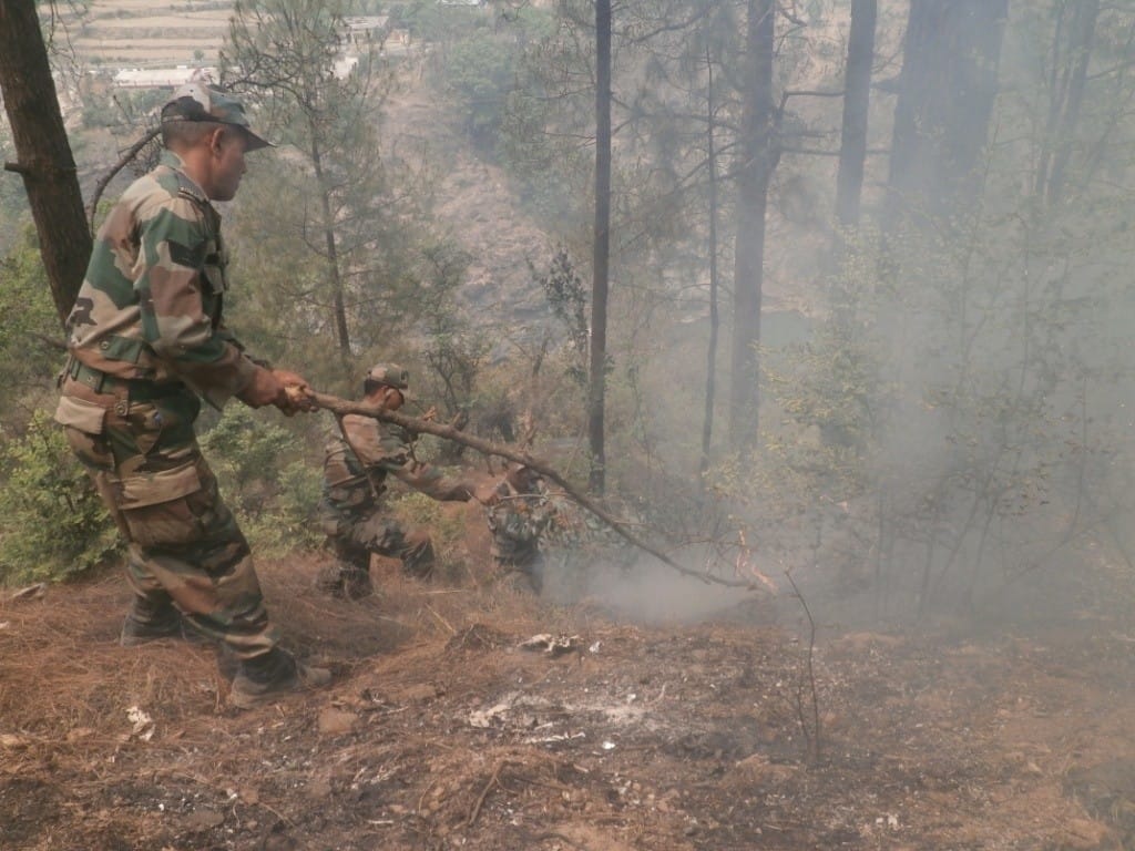 indian army deployed for controlling fire in uttarakhand