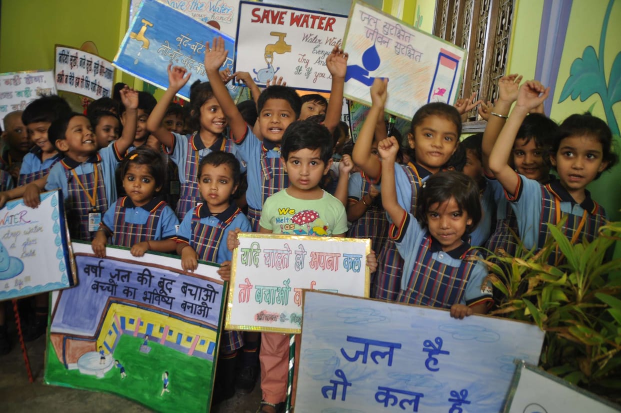 The message of the rally fired water saving children