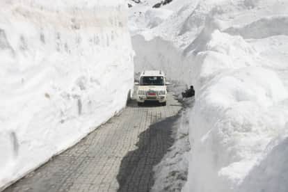 weather in jammu and kashmir, cold in leh, temperature in minus 15.6 degree