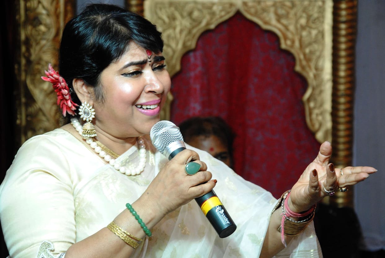  anoop jalota ne bahaee suron kee ganga Anup Jalota of tones, the Baha'i Ganga