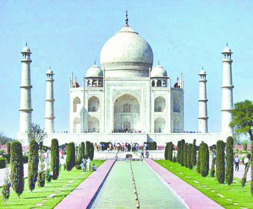 police sleep, drunk youth enter in taj 