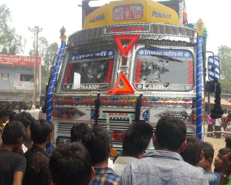 The truck crushed by the death of the mother and son, son injured