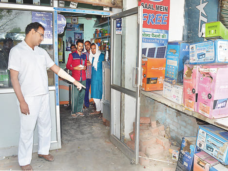 theft of 11 lakhs