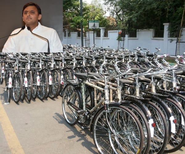 Akhilesh Yadav distributes cycles on labourer day.