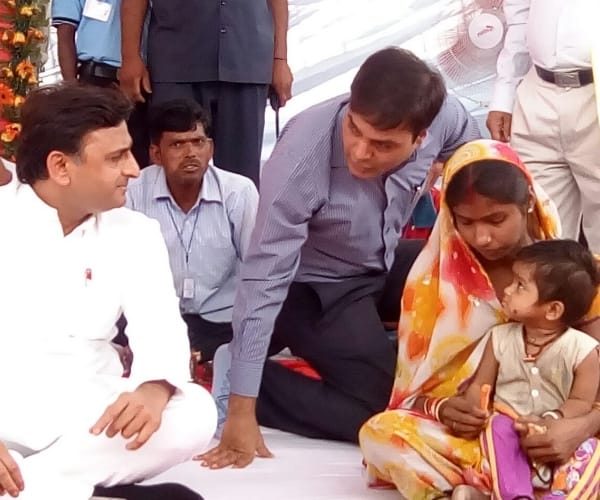 Mid day meal at low price in Uttar Pradesh.