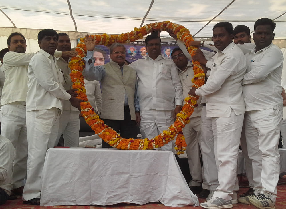 " SP-BJP are creating an atmosphere of chaos '