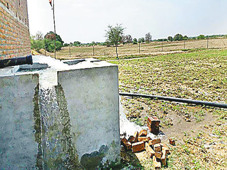 Baha'i wasteland disabled farmer Ganga