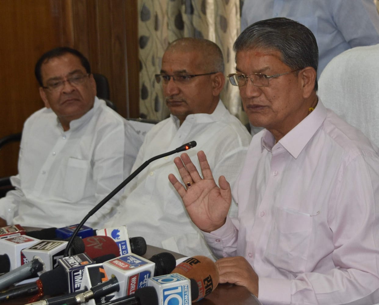 congress strategy to attack on bjp by rebel mla.