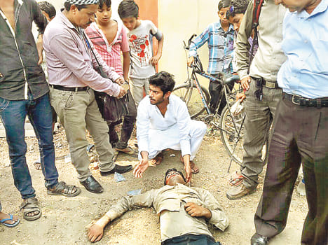Heat stroke death of one, six unconscious