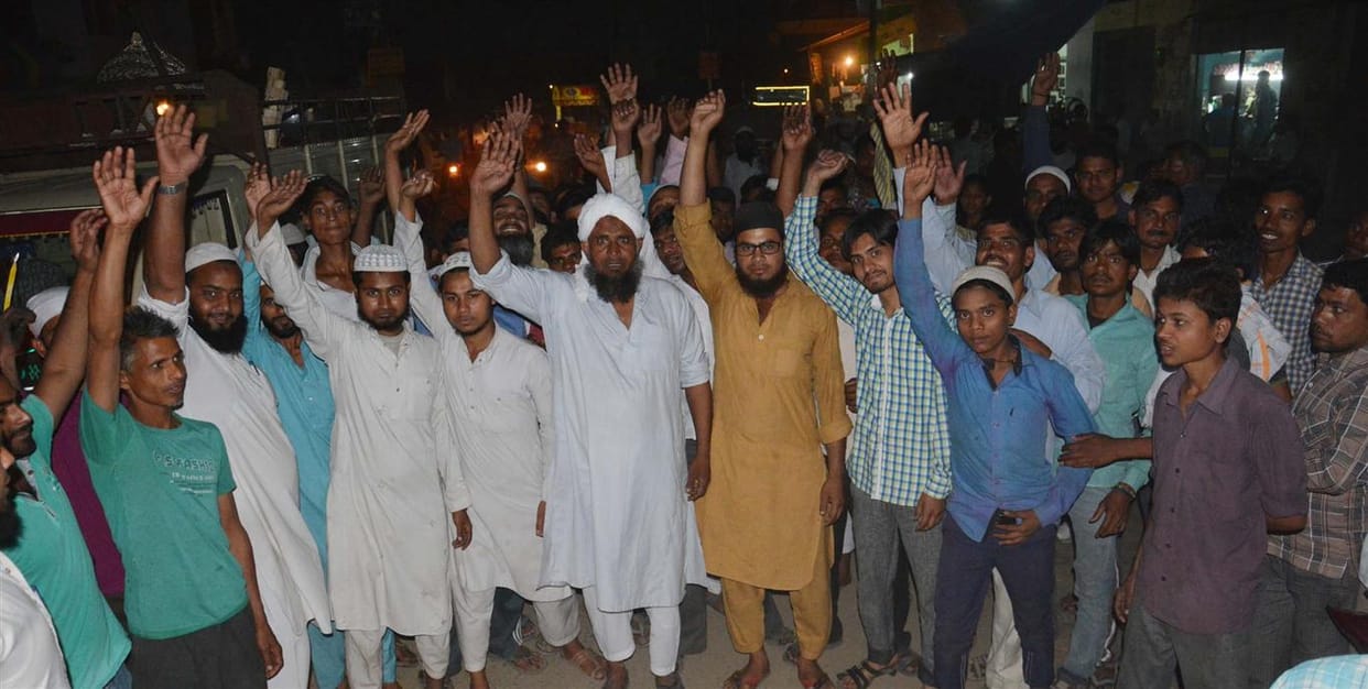 Malik Chowk and against contracts in Nivri hours jam