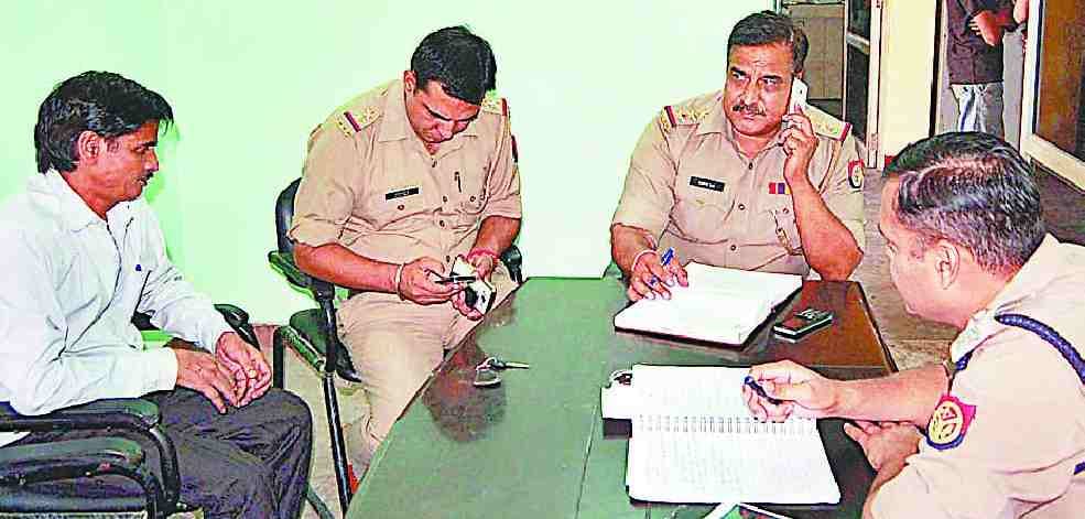 loot open in an hour's play staged in Shastri Nagar