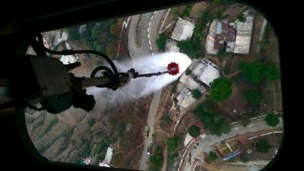  mi-17 control on wildfire in uttarakhand forest