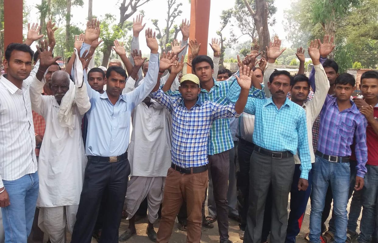 people demonstrated at police station