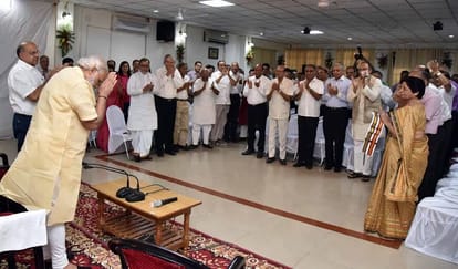 primeminister narendra modi reaches varanasi