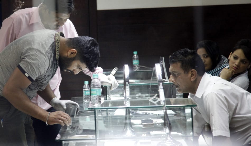 important disclosure on robbery of 14 crore of diamond in diamond showroom
