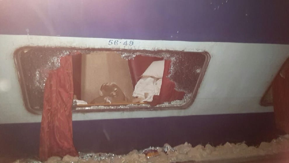 Faizabad express derailed near Hapur, many injured