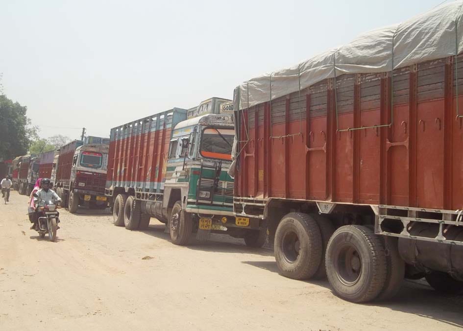 Warehouse 17 days Truck loaded with wheat stand