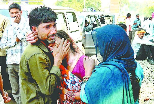 DCM uncontrollable trolley filled with sand , clashed , killing three
