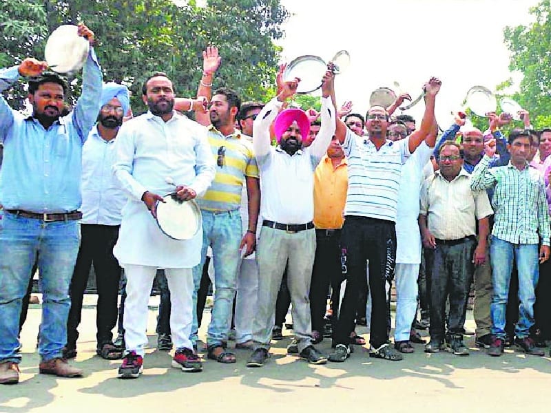 SSA, Rmsa teacher, empty plates, demanding, performance, Sangrur