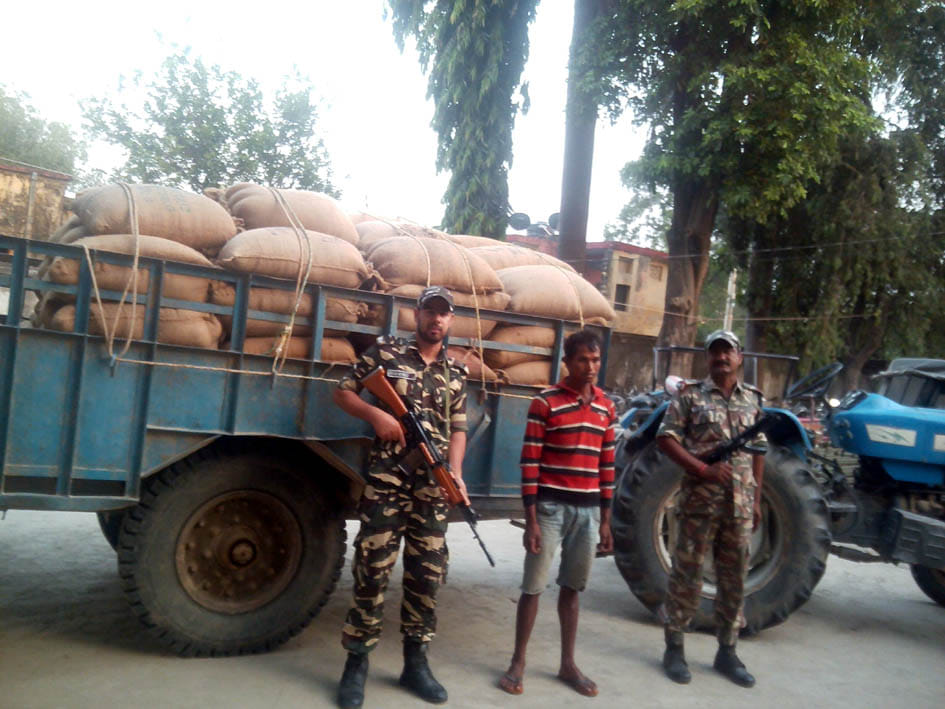 Nepali on tractor trolley Seized 51 quintals of wheat
