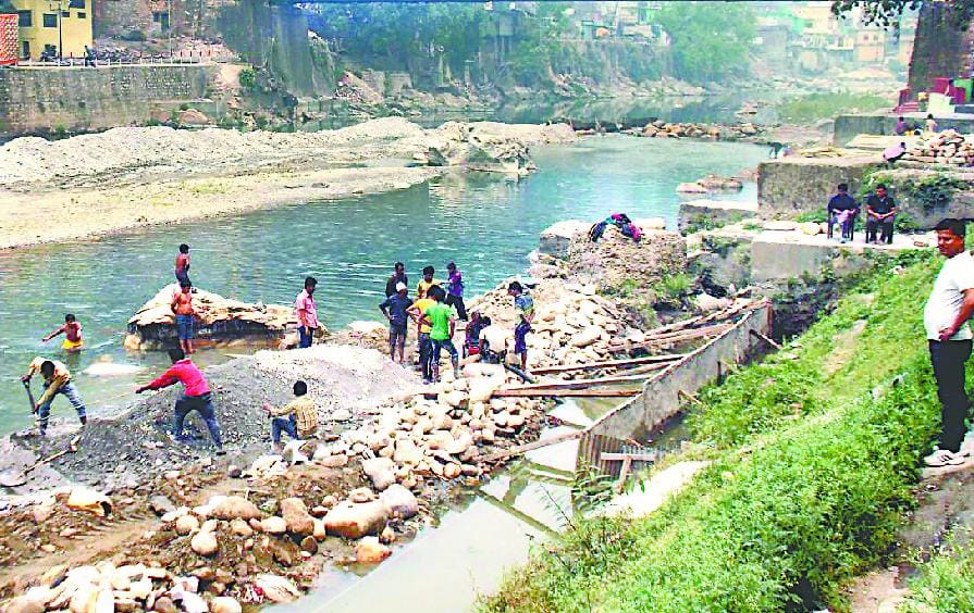 illegal construction on ganga river side