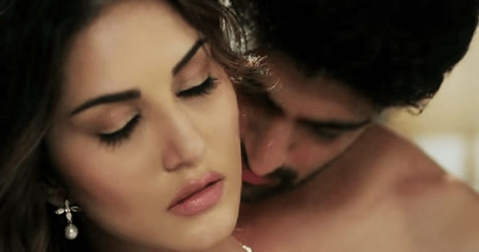 sunny leone kiss on camera