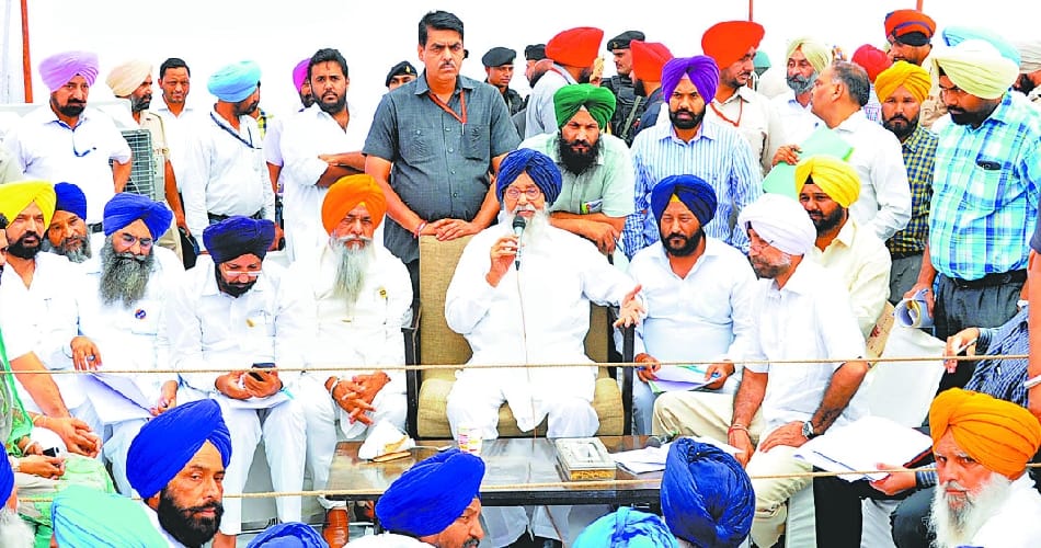 cm parkash singh badal, cm badal, punjab cm badal, chief minister helpline, punjab
