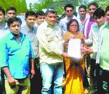 Rallied in support of demands for the teacher